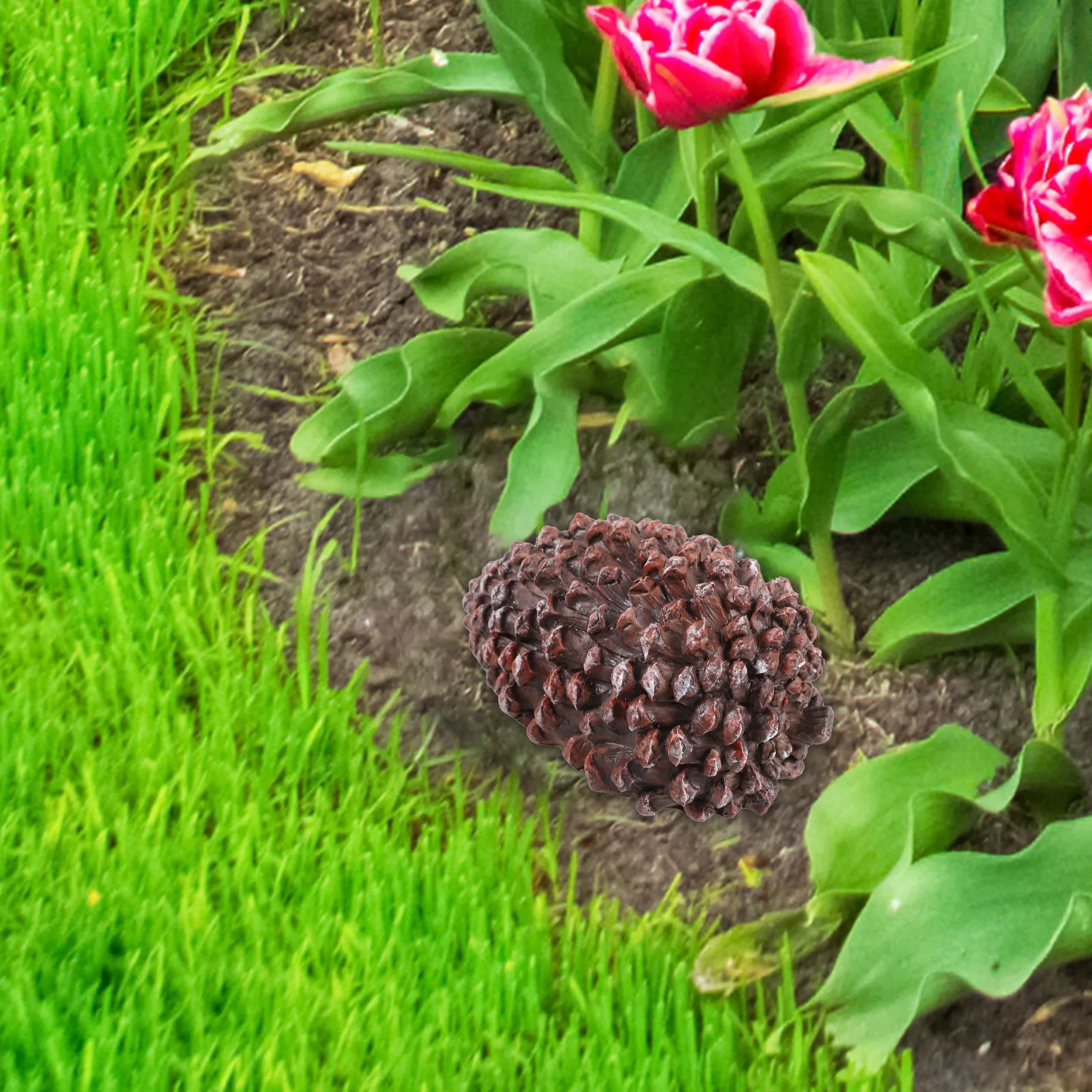 Hidden Outdoor Key Holder Pine Cone Shape Resin Storage Box for Spare Keys Safe Garden Yard Decorative Key Hider Container