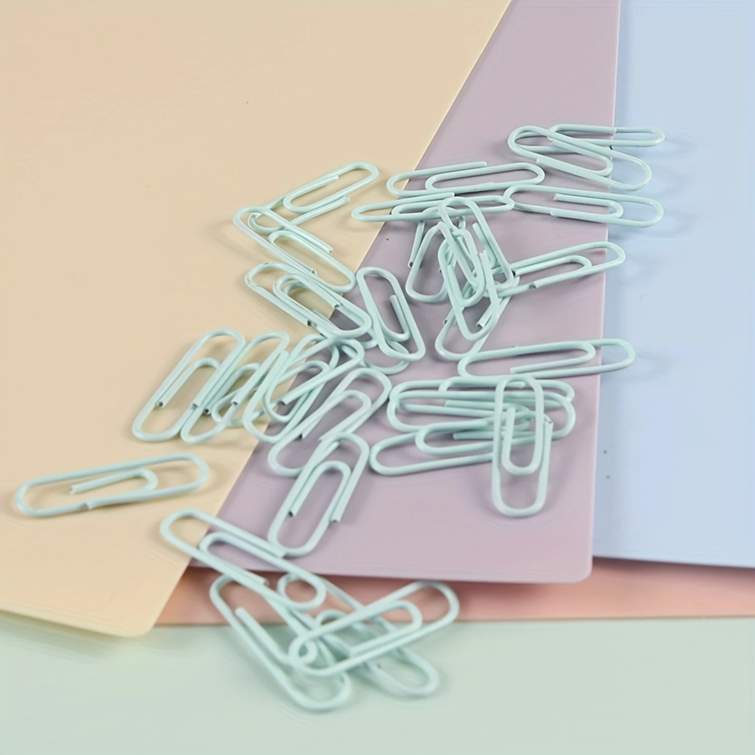 600팩 다색 미끄럼 방지 종이 클립 - 사무실, 학교, DIY용 내구성 및 그립감 보안 - 3가지 색상, 표준 크기 - 다용도 O