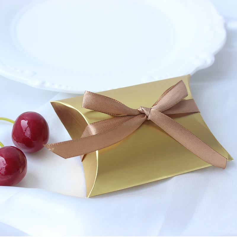 Scatole regalo di caramelle con cuscino dorato da 50 pezzi per bomboniere di fidanzamento per Baby Shower di compleanno di natale di nozze