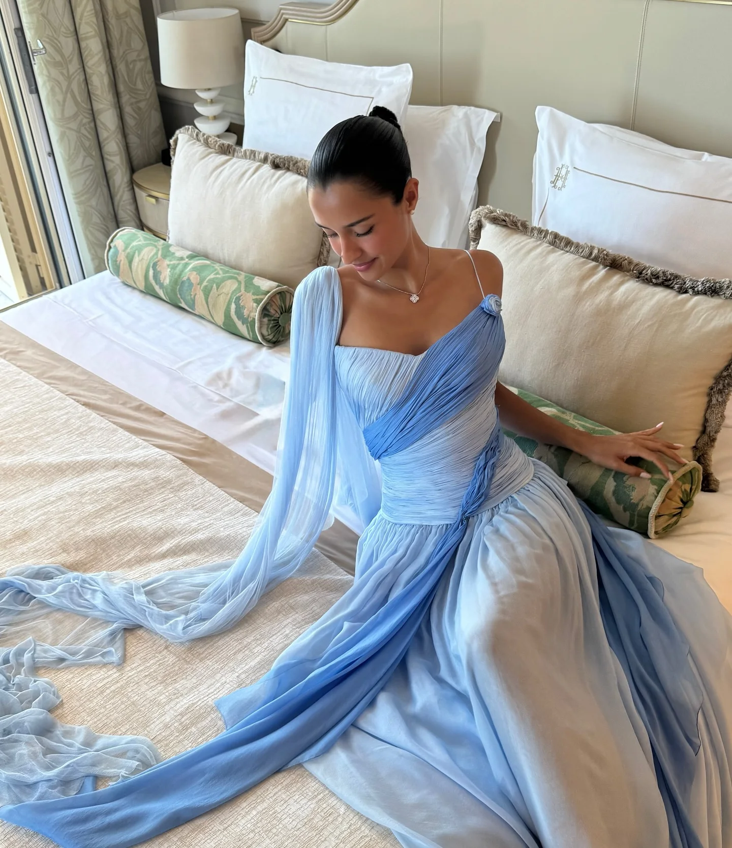 Robe de soirée élégante en tulle à une épaule avec superposition drapée transparente, longue robe de soirée en maille tendance pour événements formels, robe de bal à la mode