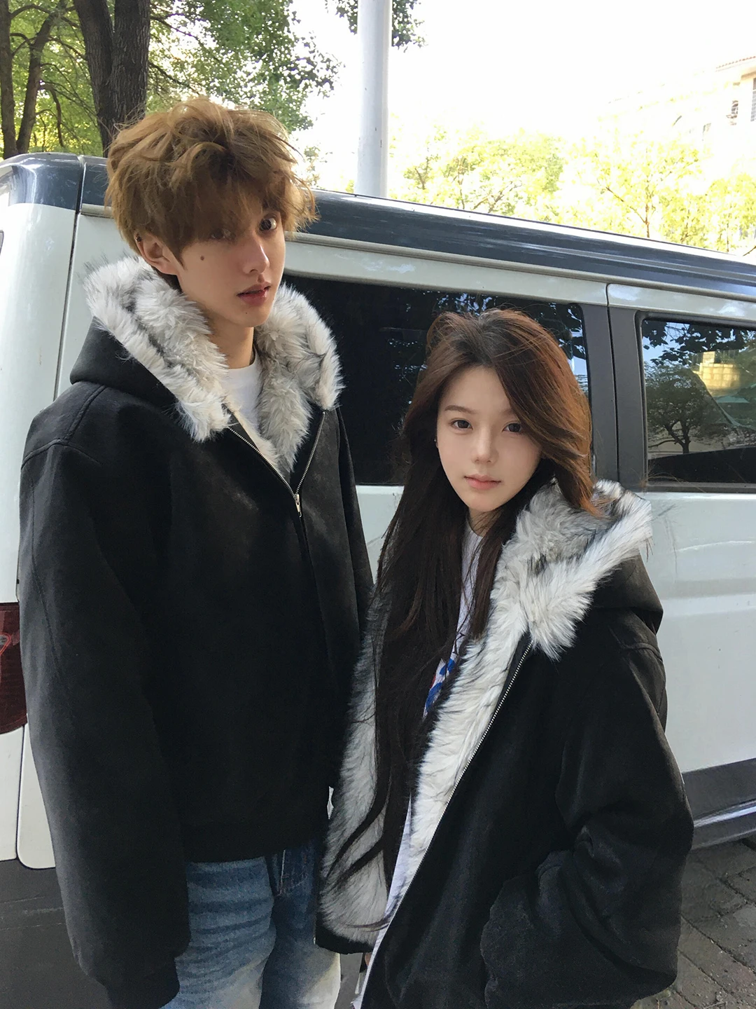 

Утепленная хлопковая куртка с капюшоном и воротником из искусственного волчьего меха для мужчин и женщин, теплая зимняя куртка свободного кроя для молодежи