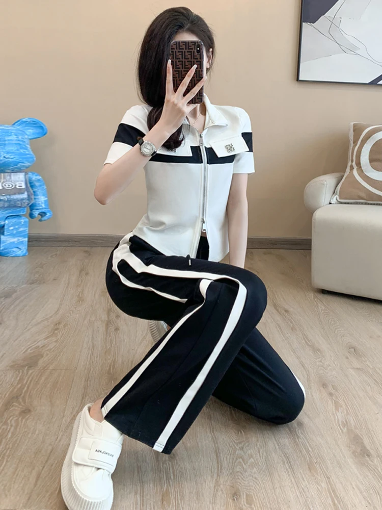 Conjunto de ropa deportiva informal de alta calidad para mujer en verano 2025, nuevo conjunto de dos piezas de moda reductor de edad de estilo coreano de manga corta