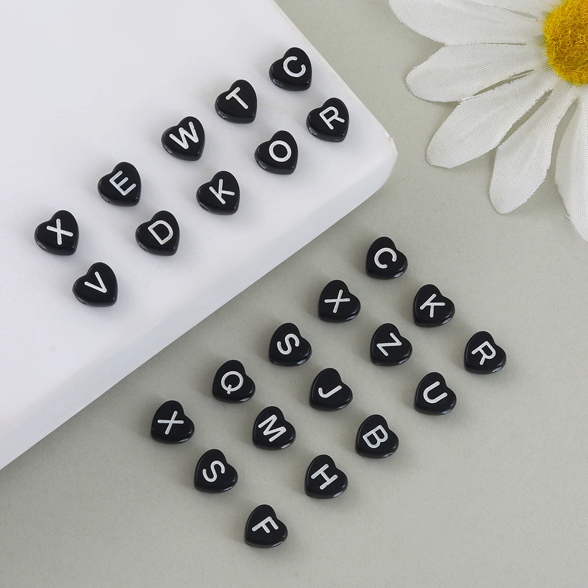 300/500pcs black and white flat acrylic heart-shaped A- Z mixed letter beads making handmade bracelet necklace DIY accessories