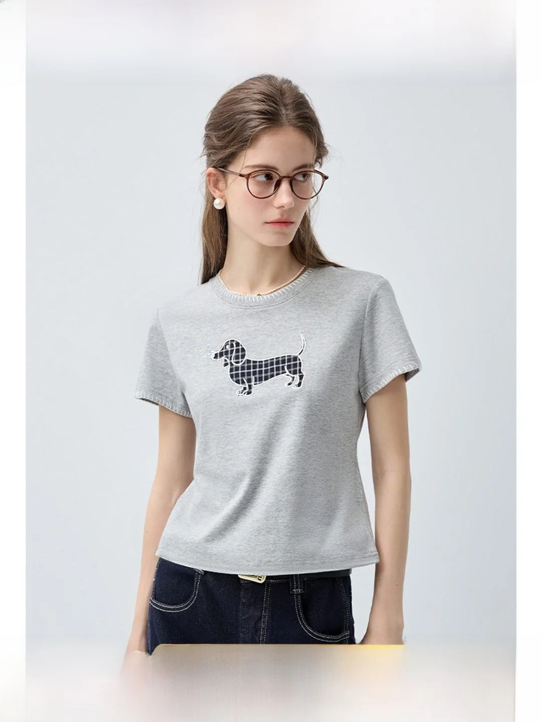 

Женская футболка больших размеров с принтом таксы, приталенная, с коротким рукавом, летняя, новая модель, универсальный укороченный топ в корейском стиле