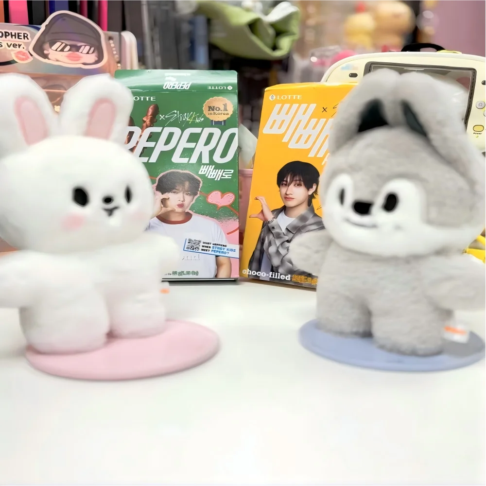 

SKZOO's new 13CM KPOP Stray Kids magnetic standing plush doll is a must-have toy and gift for girls who are fans