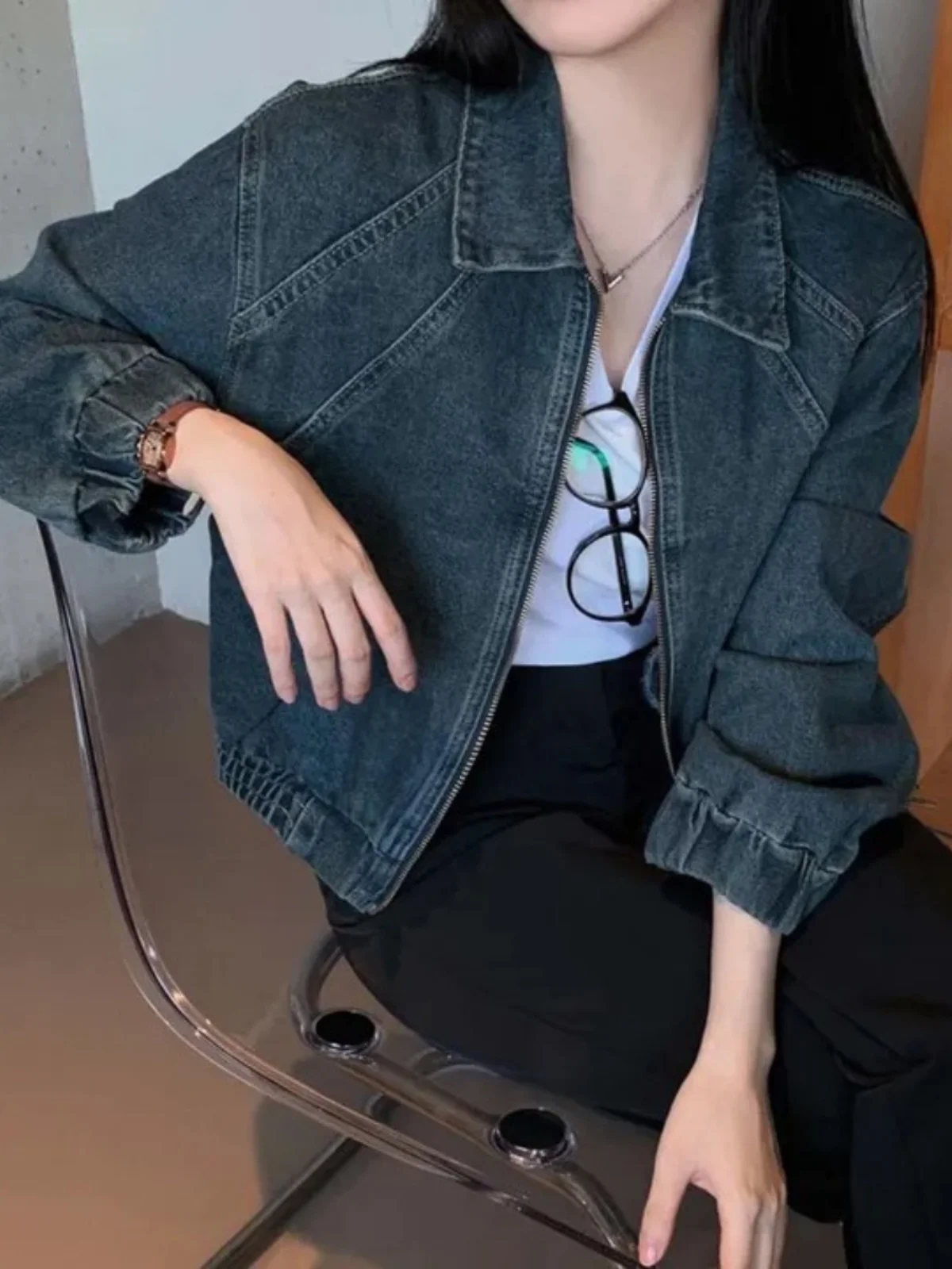 

Chic Retro Lapel Zipper Short Loose Women's Denim Jacket Fashionable Versatile Age-Defying Top for Small Stature
