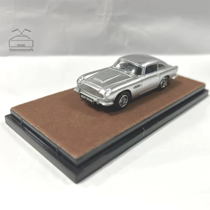 

Diecast 1:64 Scale Martin DB5 Simulation Alloy Car Model Static Display Collectible Toy Gift Decration Souvenir