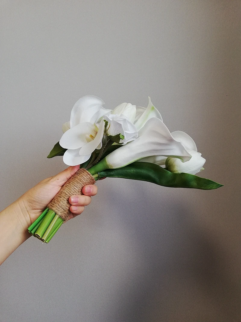 Holding Flowers Artificial Natural Calla Lily Wedding Bouquet with Silk Tulip Pure White Bridesmaid Bridal Party Бутоньерки