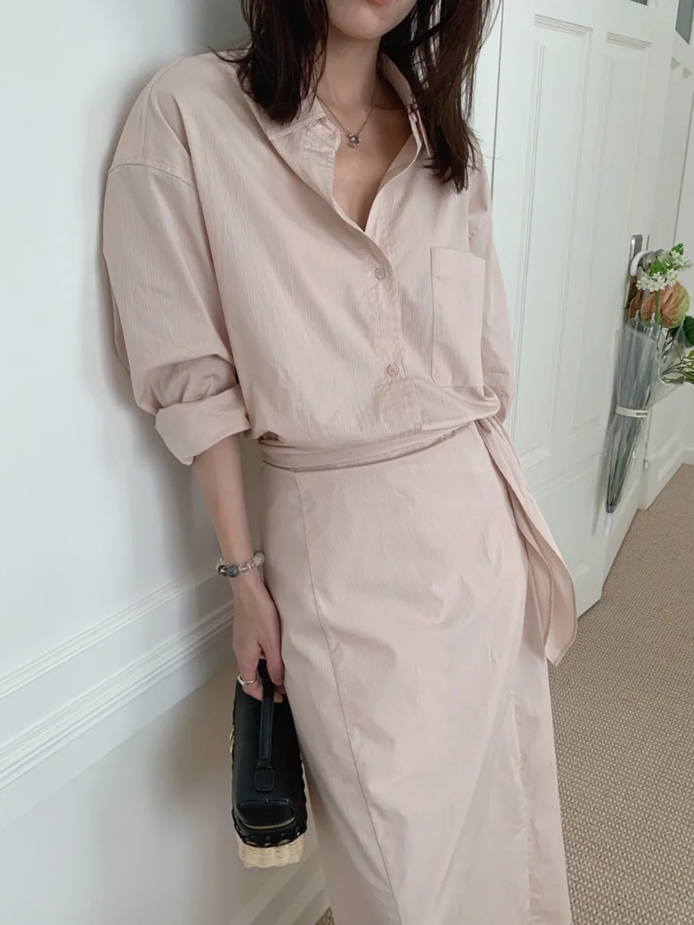 

Комплект из двух предметов: удлиненная рубашка и длинная юбка-бандаж из 100% хлопка в винтажном стиле для женщин, весна-лето 2026