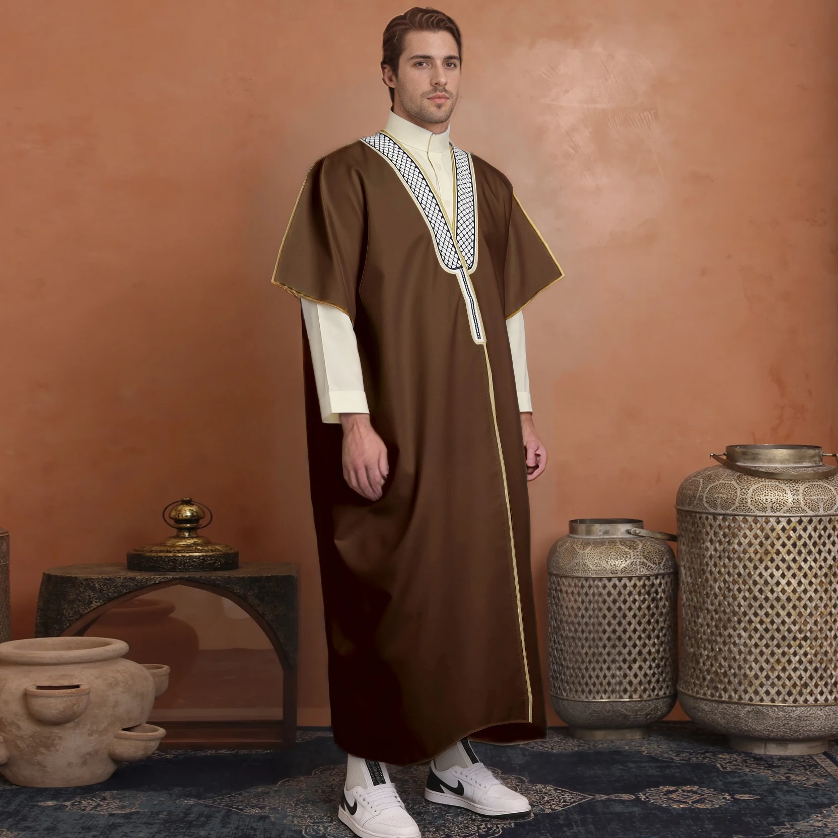 Commercio all'ingrosso OEM di alta qualità Omani Morrocon stile tessuto Thobe arabo Bisht Bisht Turchia abbigliamento caftano Abaya uomini musulmani Bisht