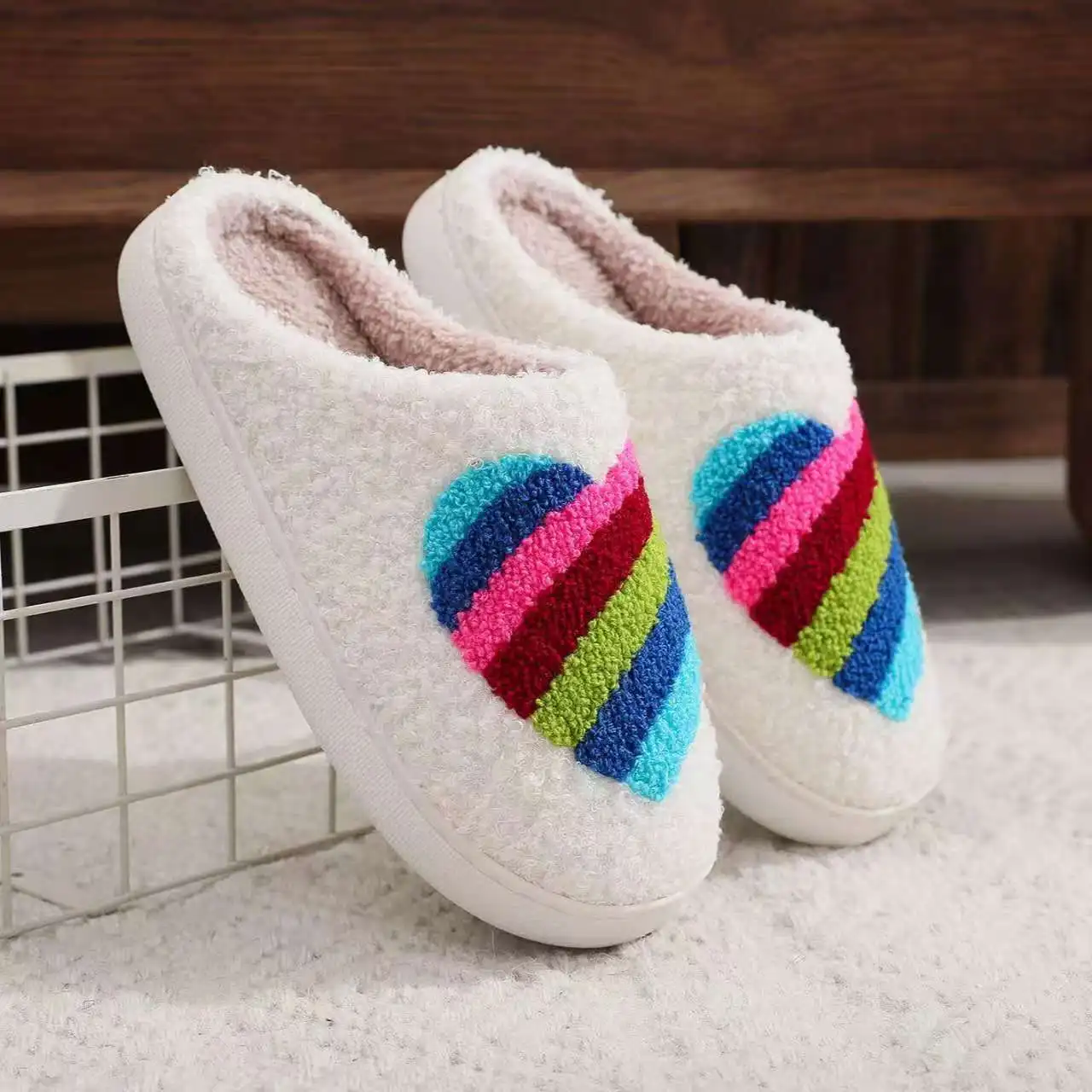 

Winter indoor home-style love-themed plush cotton slippers that are comfortable warm suitable couples have anti-slip properties