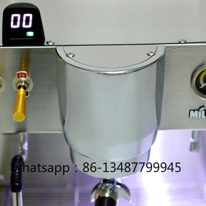 

EM-19-M3 Итальянская профессиональная полуавтоматическая кофемашина с двойными котлами для домашнего и коммерческого использования.