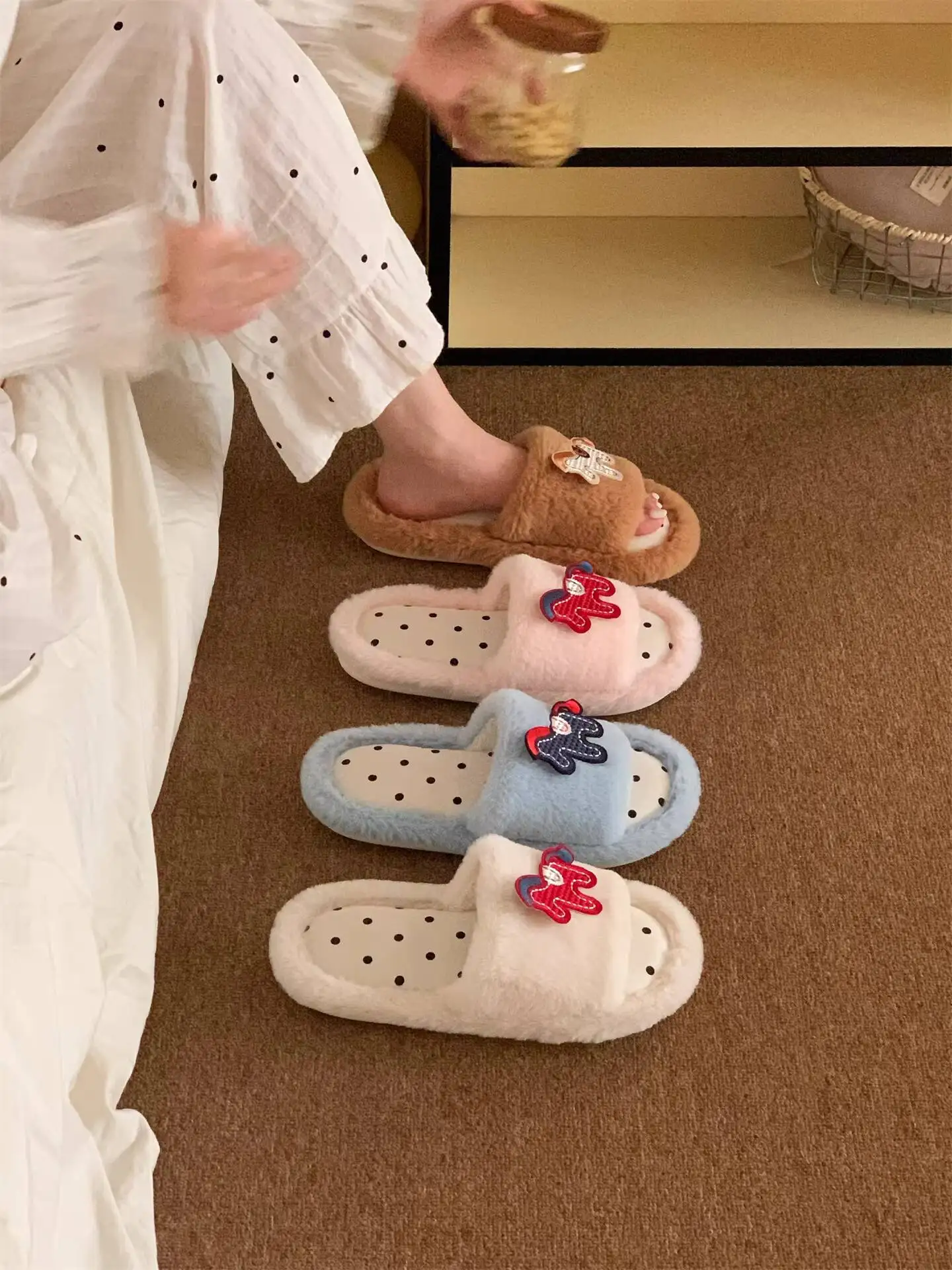 

Women's Slippers 2026 Spring Autumn Horse Pattern Furry Slippers Cartoon Embroidered Indoor Floor Warm Plush Slippers