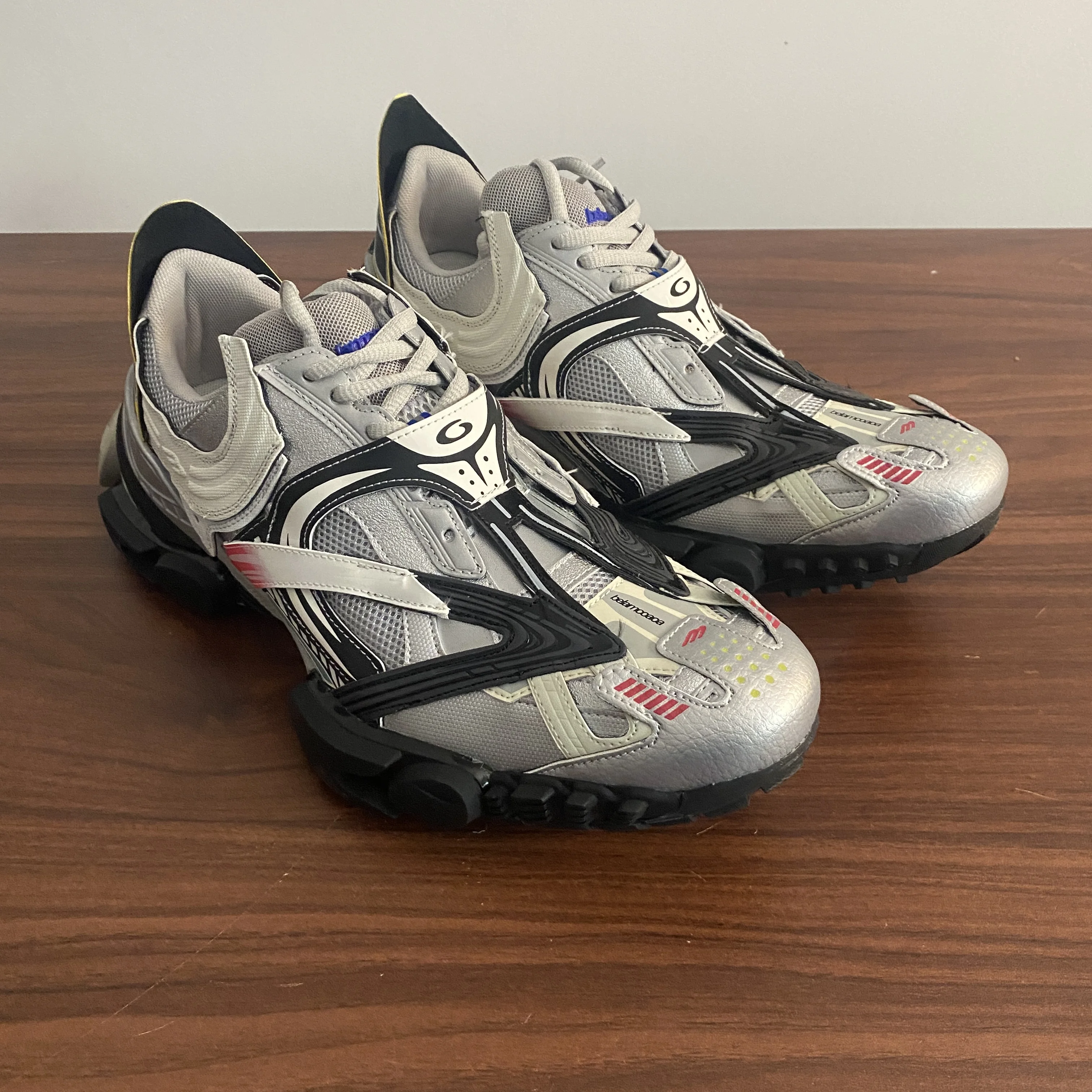 Spring new High quality street sports style sneakers men's daily wear mesh breathable shoes men's women's