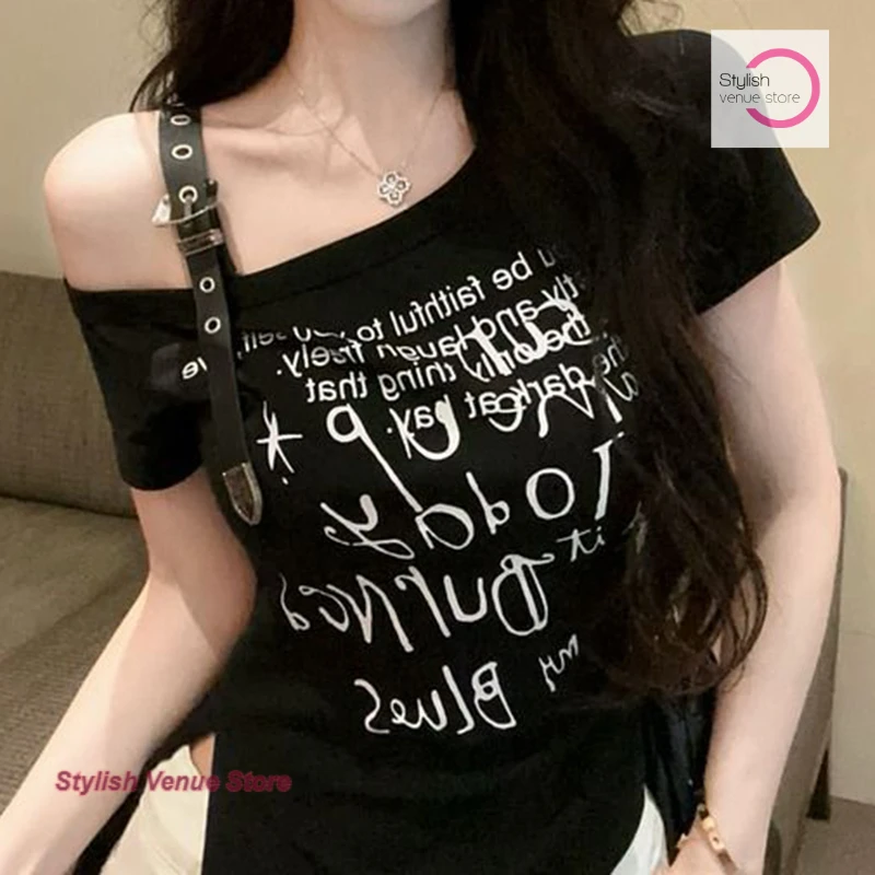 

American printed letters diagonal shoulder strap short sleeve T-shirt women's summer new design sense waist irregular short top.