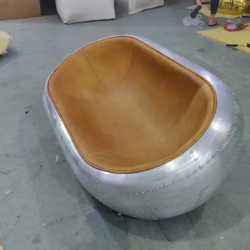 

Комфортное кресло-софа из стекловолокна, алюминия и кожи в стиле ретро для кафе и гостиной