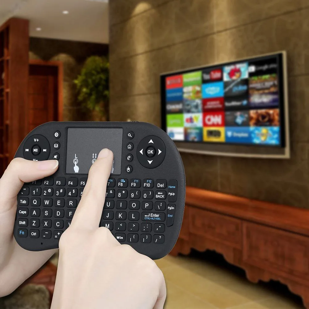 I8 لوحة مفاتيح لاسلكية صغيرة 2.4G Air Mouse لوحة اللمس عن بعد تستخدم بطارية جافة للوحة المفاتيح اللاسلكية Android TV Box PC