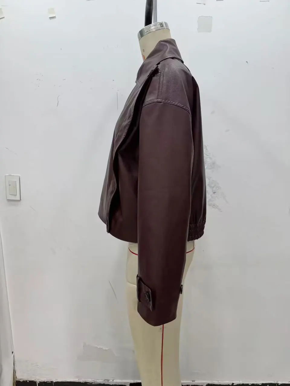 HH Weibliche Street Fashion Glanz Leder Jacke Lange Ärmel Revers Tasten Reise Straps Herbst Solide Vintage Asymmetrische Mäntel