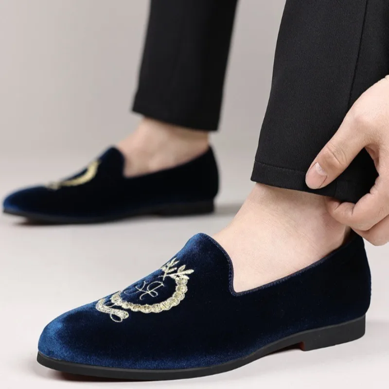 Luxury Designer Loafers Suede Leather Embroidery Casual Shoes Pointed Toe Dress Shoes Wedding Shoes for Men Moccasins Large Size