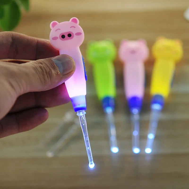 Light Baby Care Ear Spoon Child Ears Cleaning Wholesale Earwax Spoon Digging with Light Luminous Dig Ear Syringe Color Random