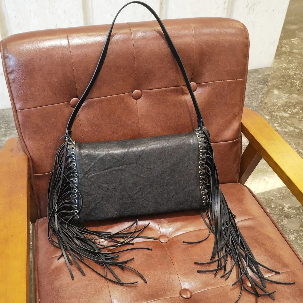 

Long tassel rivet punk pleated Women armpit bag black pu leather Female Shoulder Bags Y2K Street fringed ladies Clutches handbag