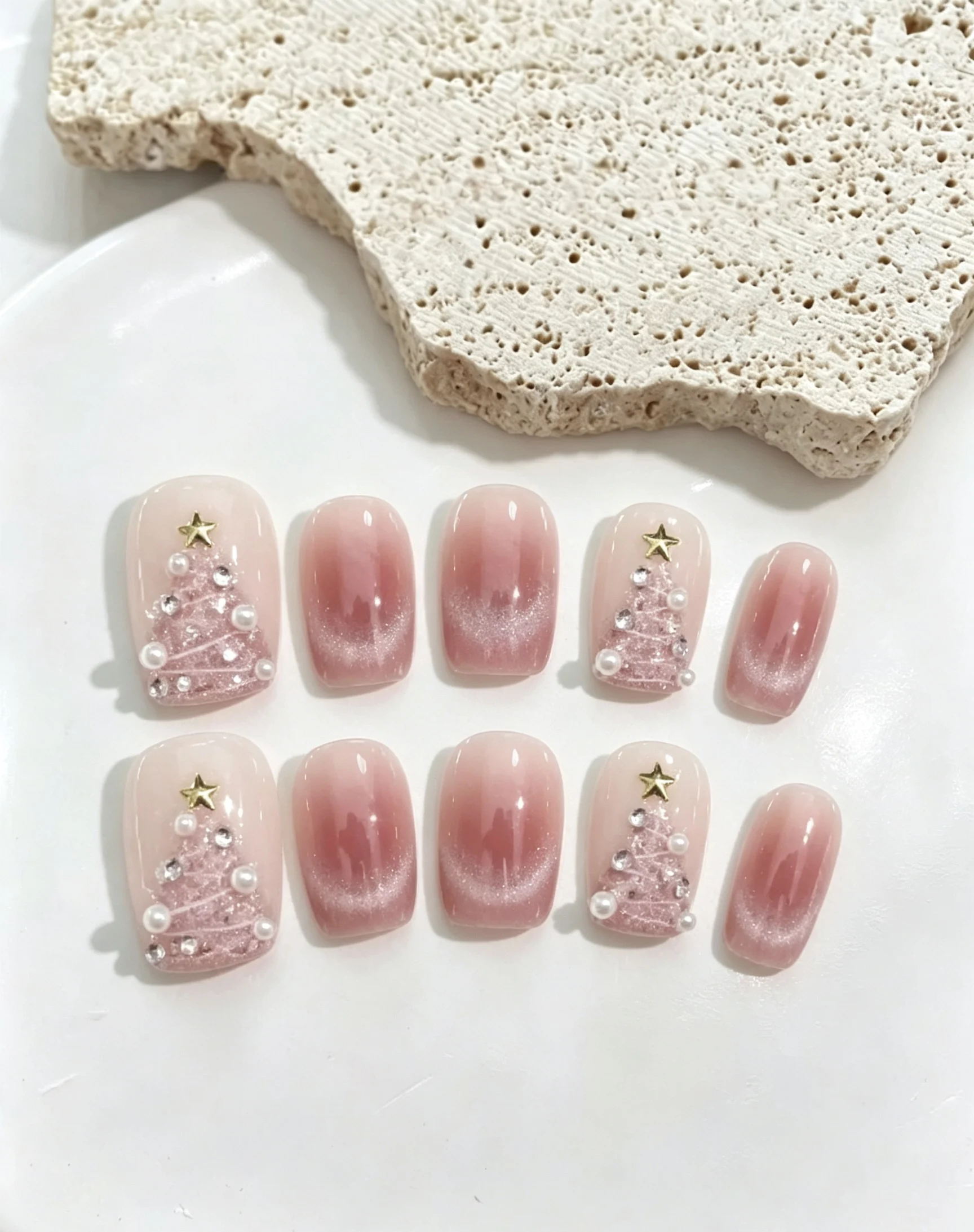 10-Piece Set of Pink Gradient Christmas Tree Press-On Nails, Short Square Nude Pink Blush Cat Eye Gentle Girl Christmas Handmade Fake Nail Stickers