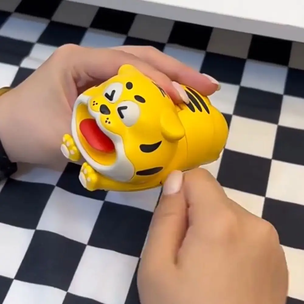 Tigres trepadores mecanismo de relojería interactivo animales de dibujos animados tigres cuerda móvil lindo tigres mecanismo de relojería modelo jardín de infantes