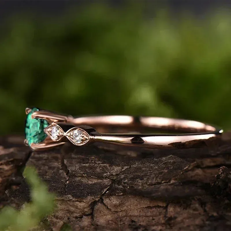 European and American Inlaid Small Green Zircon Ring, Fresh Temperament Attending High-end Jewelry for Ladies At Banquets