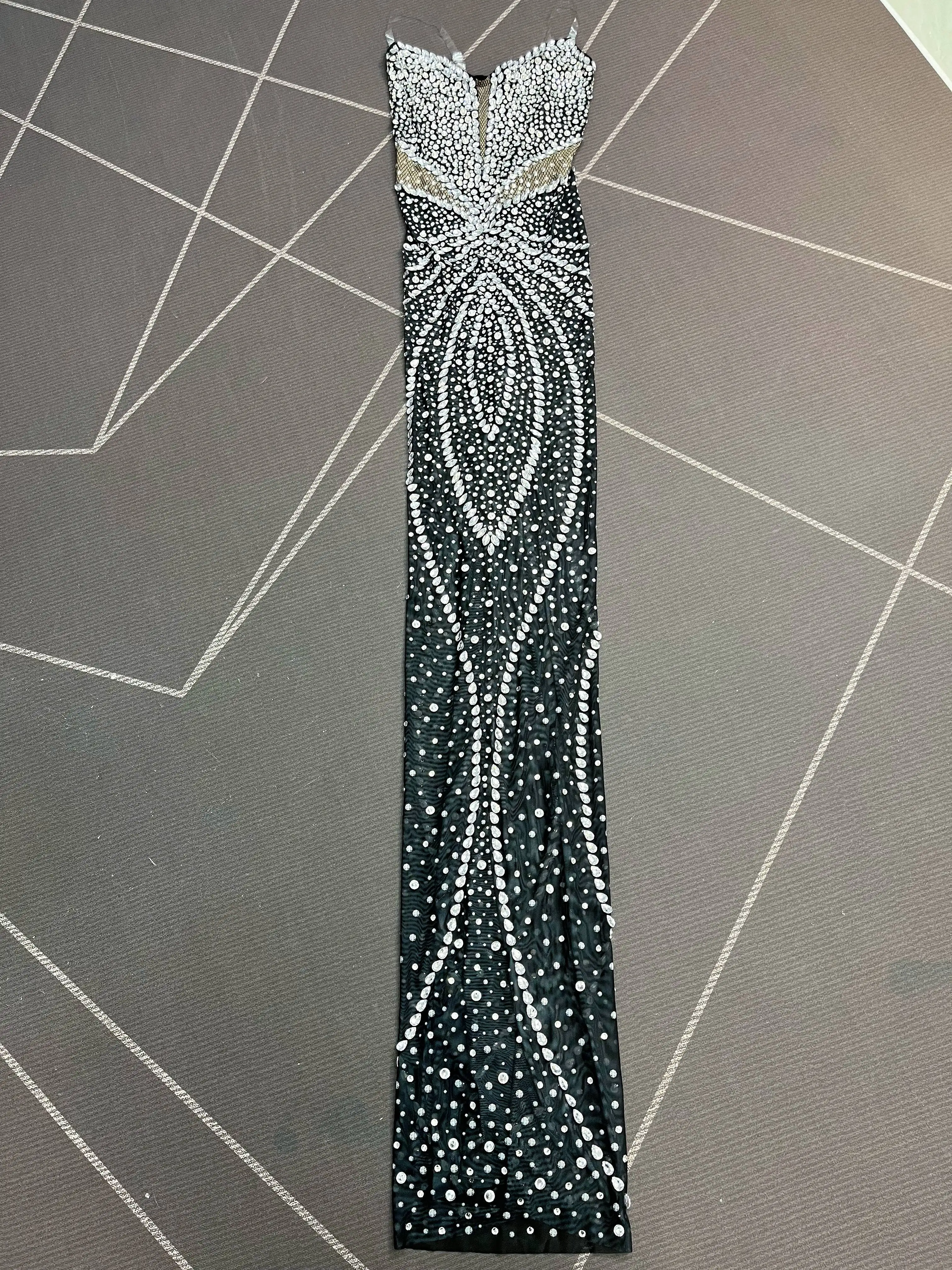 ชุดราตรีผ้าตาข่ายโปร่งประดับคริสตัลระยิบระยับแบบเปิดไหล่ สำหรับงานเลี้ยงตอนเย็น งานพรมแดง ชุดโชว์ ไฮชุยหวัง