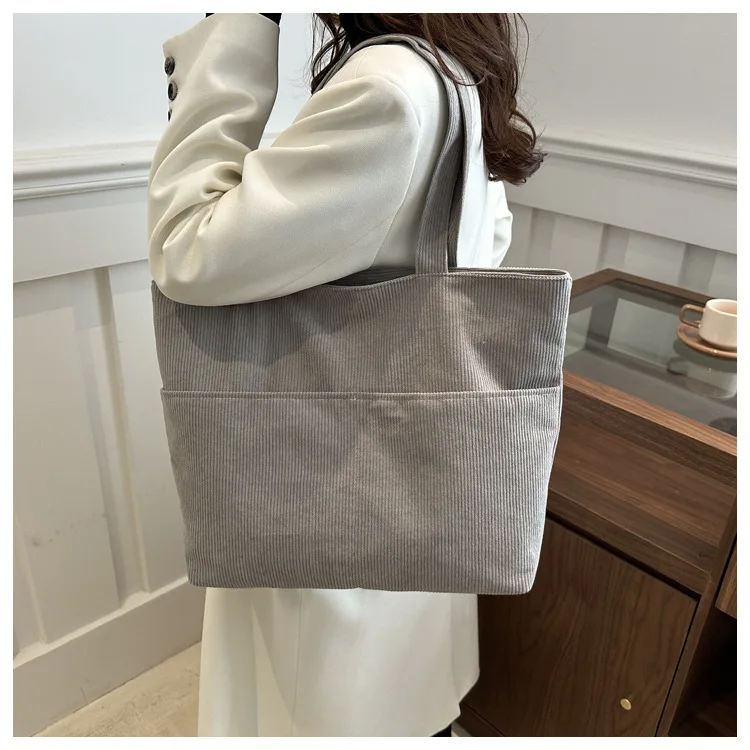 Lässige Cord-Tragetasche mit großem Fassungsvermögen, minimalistischem Design, weicher Stoff, Schultertasche für Damen, ideal für den täglichen Pendlergebrauch. – Detail 14
