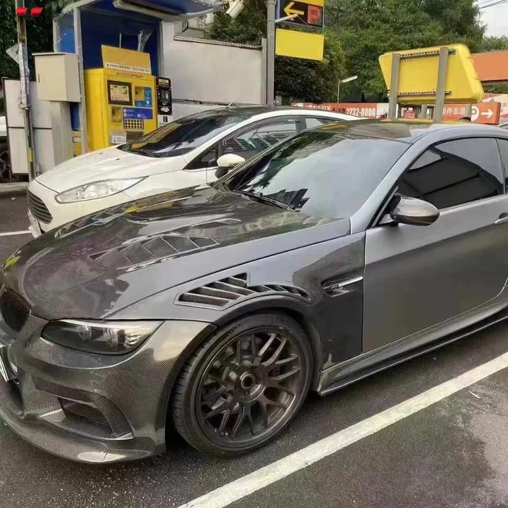 

Для BMW 3 серии E92 (2006-2013) в стиле RS: передние карбоновые крылья с вентиляционными отверстиями для купе M3