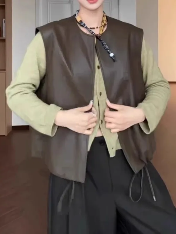 

Женский кожаный жилет больших размеров коричневого цвета, свободного кроя, в стиле ретро, весенний, повседневный, с круглым вырезом, на одной пуговице