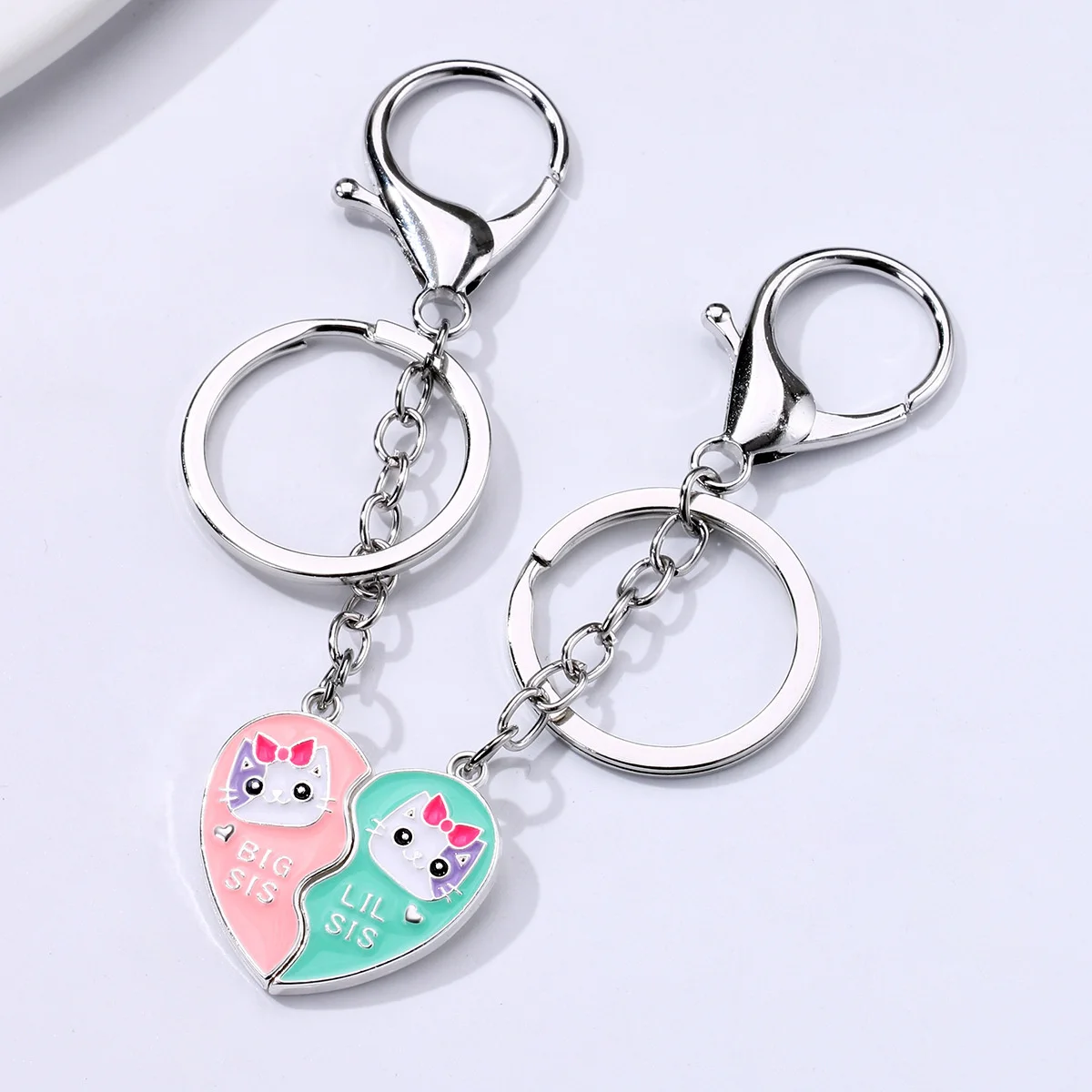 2 Stücke Katzen-Schlüsselanhänger „Große Schwester, Kleine Schwester“ für Familie oder beste Freundin, modischer, kreativer magnetischer Schmuck, Accessoires, Partygeschenk – Detail 3