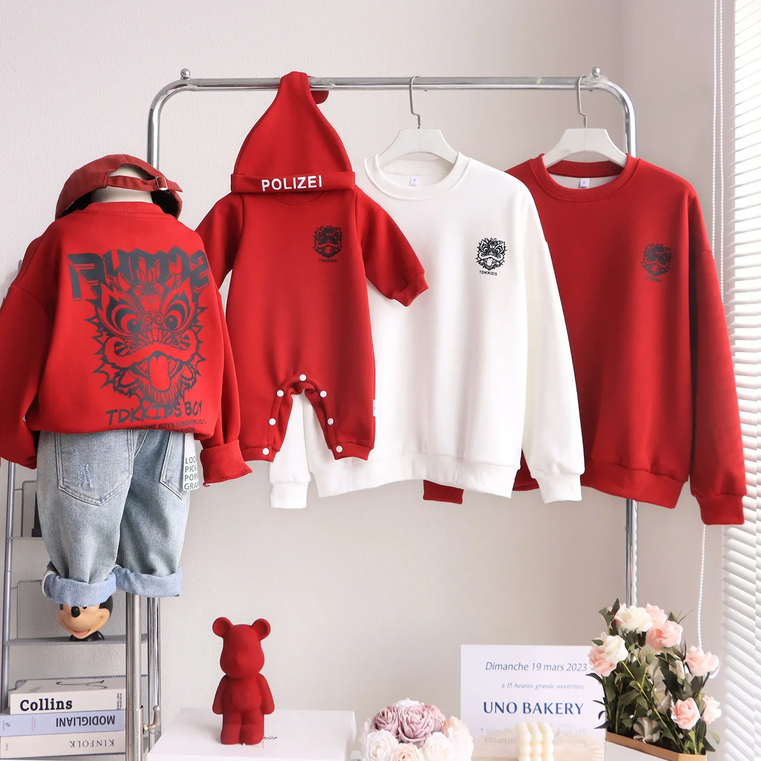 

New Year Family Red Sweatshirts Fashion Parent-child Matching Thick Clothes Chinese Dad Mom and Son Daughter Tops Baby Bodysuit