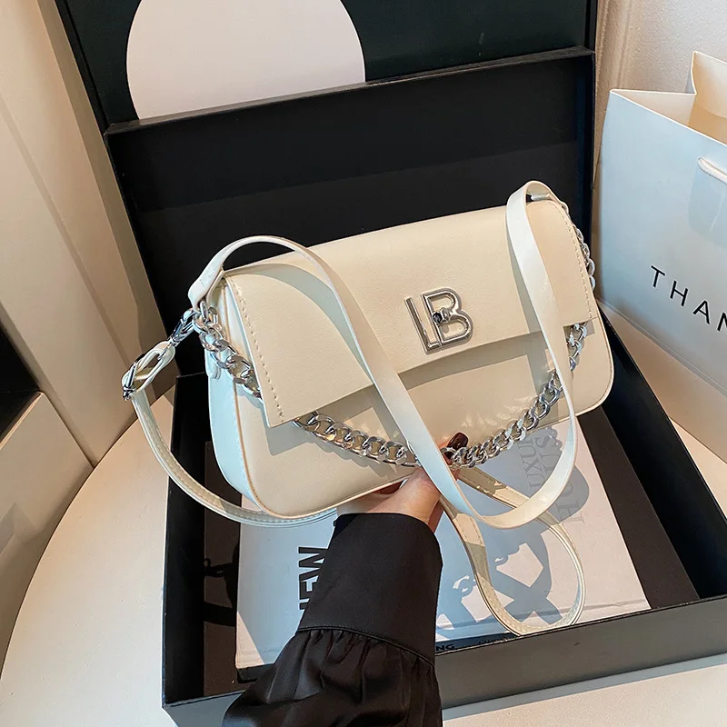 حقيبة نسائية بسيطة جديدة راقية مصممة حقيبة ركاب تريند باريس مع جلد عالي الجودة وتفاصيل حقيبة ساعي مصقولة