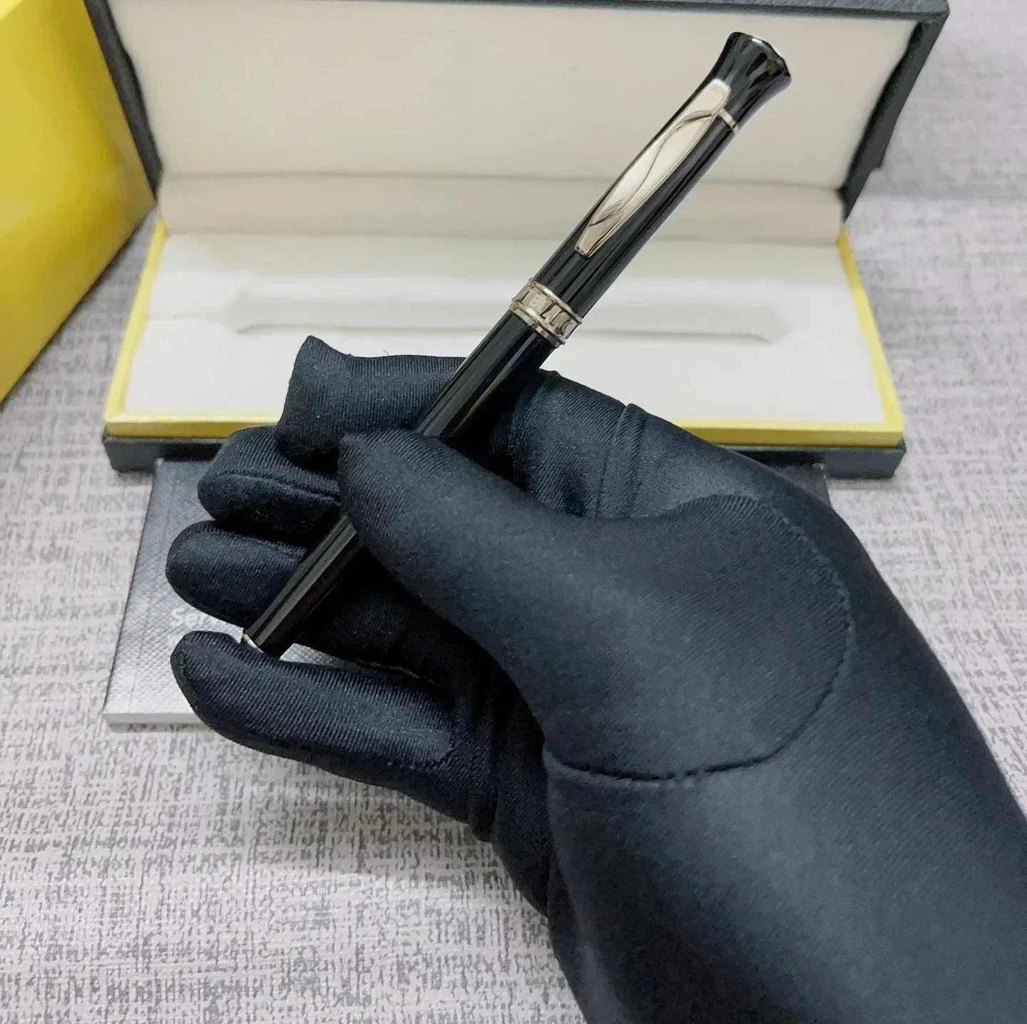 

Designer Luxury German WB P163 Pen Mont Blanc Precious Metal Ceramic Ink Pen Men and Women