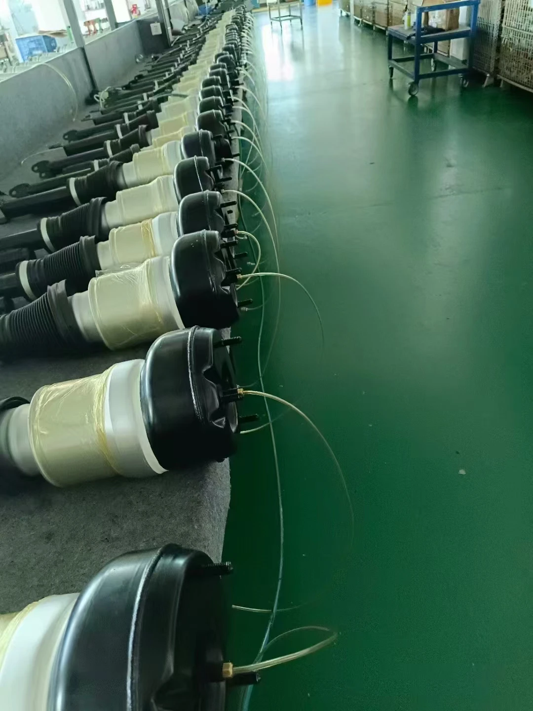 المصنع مباشرة العلامة التجارية الجديدة W211 4WD الجبهة اليمنى تعليق الهواء امتصاص الصدمات نموذج 2113209613 و 2113202813