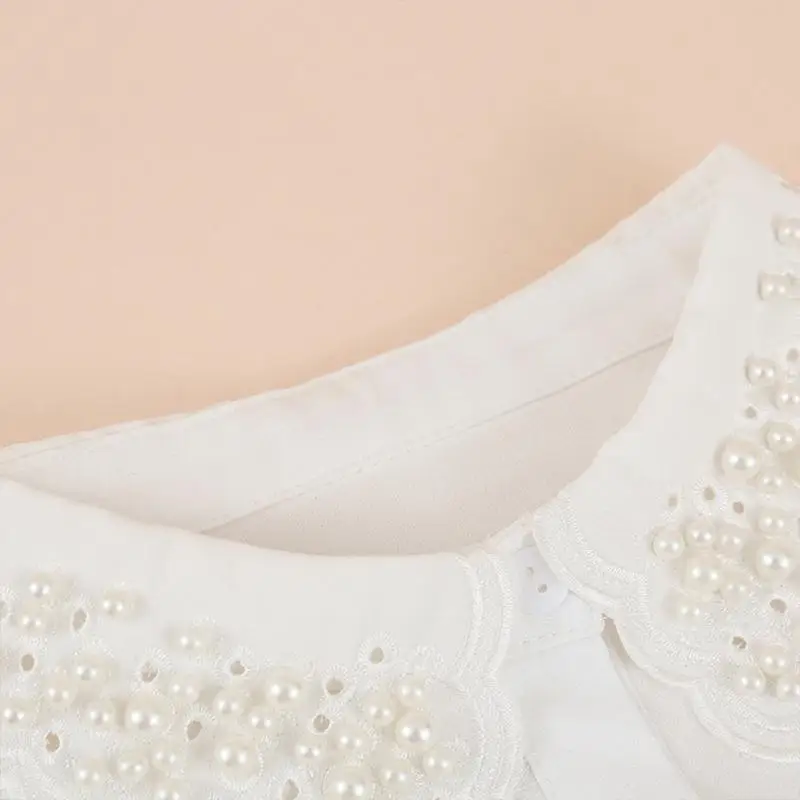 R1WE สไตล์เกาหลีเลียนแบบมุกลูกปัดคอปกสำหรับผู้หญิงที่ถอดออกได้เสื้อคลุมสีขาวออกจากสแกลลอป