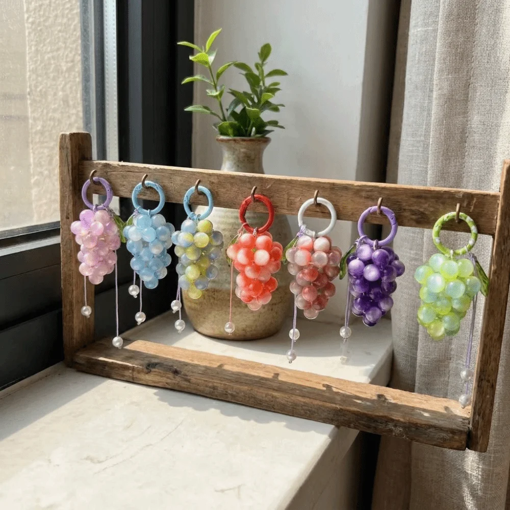 Niedlicher Schlüsselanhänger aus Legierung in Traubenform, glasierter Mini-Frucht-Schlüsselring, leichter Perlen-Taschenanhänger für Damen – Detail 10