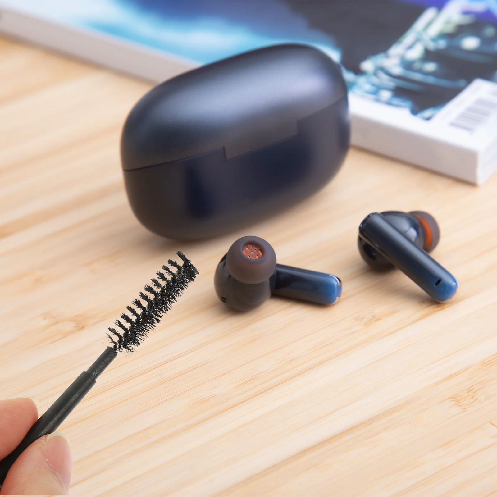 

5pcs Professional Wireless Headphone Phone Cleaning Kits Useful Headset Cleaner Headphone Hole Cleaning Tools (Earphone Cleaning