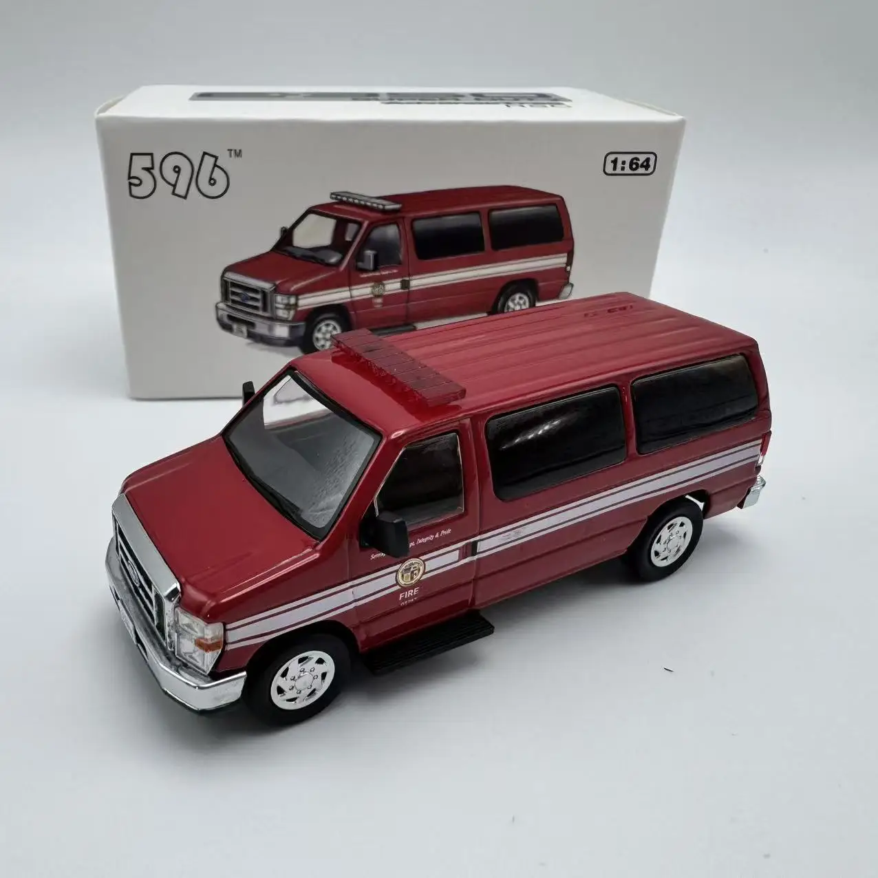 

596 1:64 E350 Коммерческий фургон Лос-Анджелес, пожарная служба печени, модель автомобиля из сплава