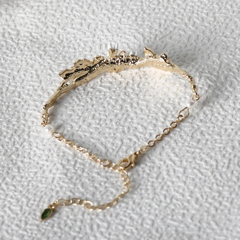 Alice no País das Maravilhas Anime Movie Charm Bracelet, Metal Esmalte Coelho Pulseira, Meninos e Meninas, Personalidade DIY Jóias, Presentes