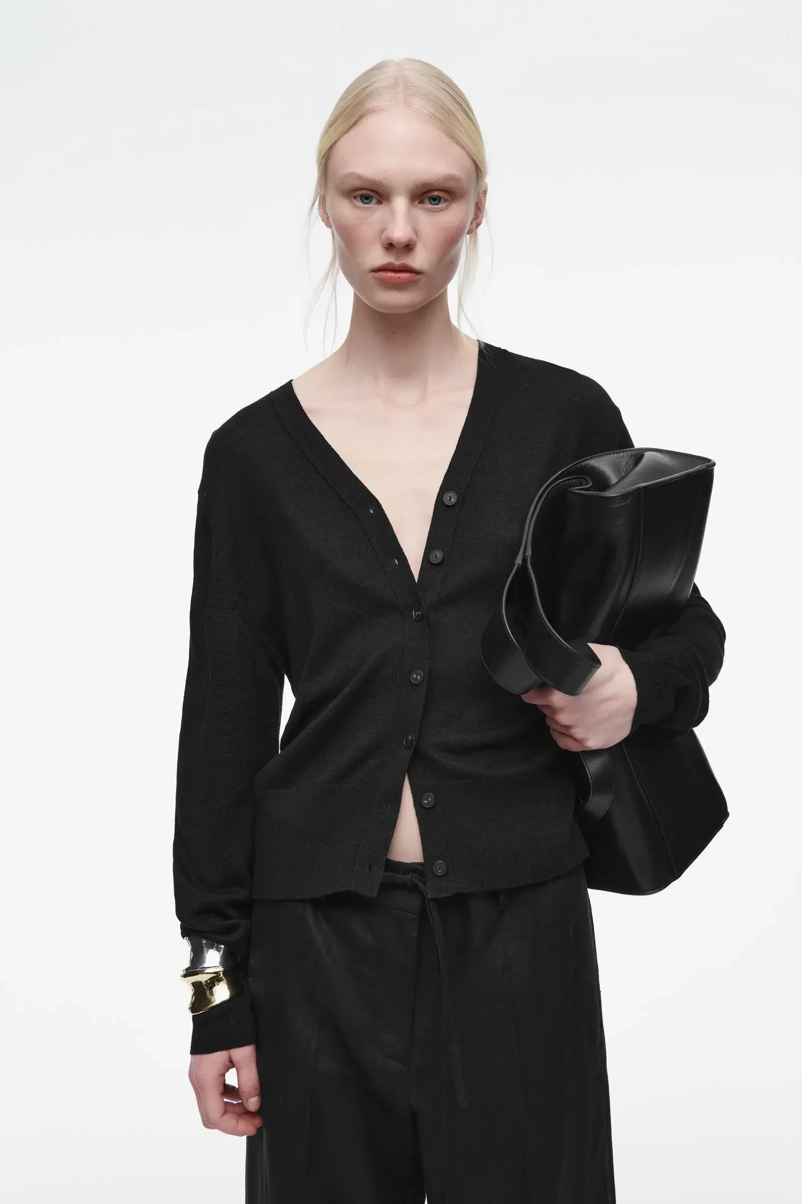 

Ethereal MD 2025 YAZHIMEI spring new style of Ladies' casual and fashionable standard style wool blend V-neck cardigan