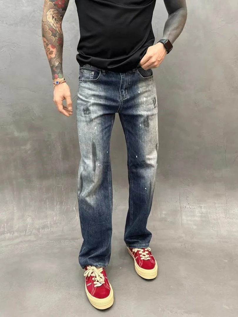 

Новые модные мужские джинсы прямого кроя свободного покроя с дизайном «краска-спрей», повседневные, удобные, износостойкие, эластичные джинсовые брюки