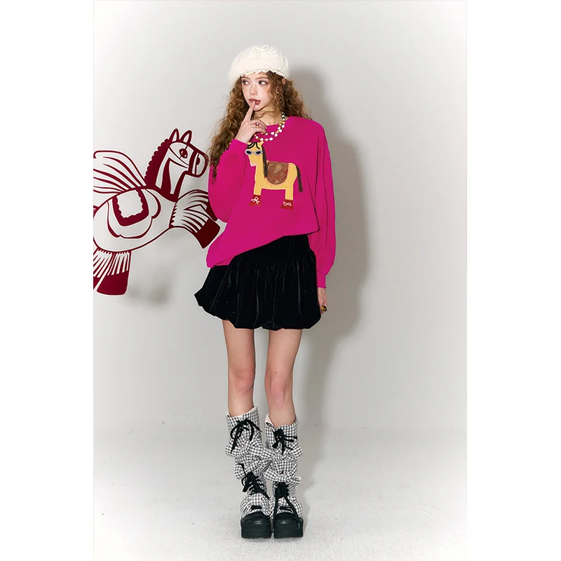 ELFSACK Women's Casual Crewneck Sweatshirt with Cute Horse Applique, Loose Long‑Sleeve Top for Autumn Daily Outfit