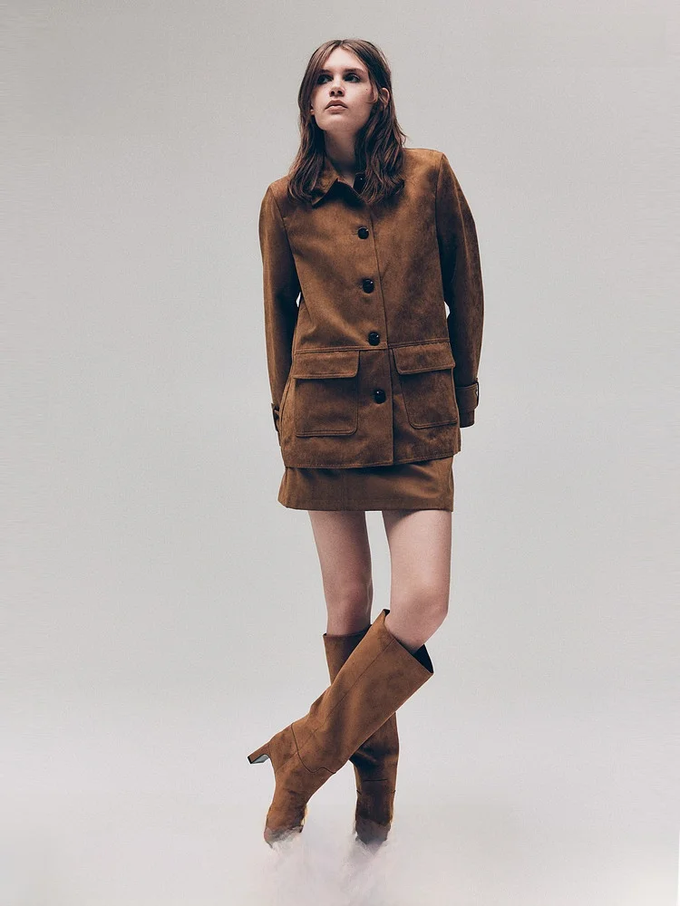 

H&M, весна 2026, женская куртка с воротником, приталенная верхняя одежда, полиэфирное волокно, пуговицы, простая деталь