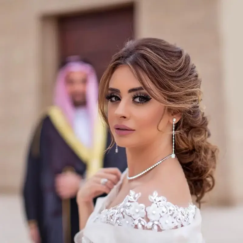 Abiti da sposa personalizzati di nuovo stile Abito arabo con fiori 3D con scollo a barca Abiti da sposa di linea