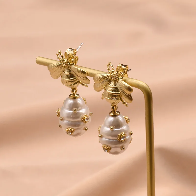 

HQ Natural Pearl Bee Earrings for Women 925 Silver Pin Copper Exquisite Fashion Insect Pattern Earring Jewelry Accessories Gifts