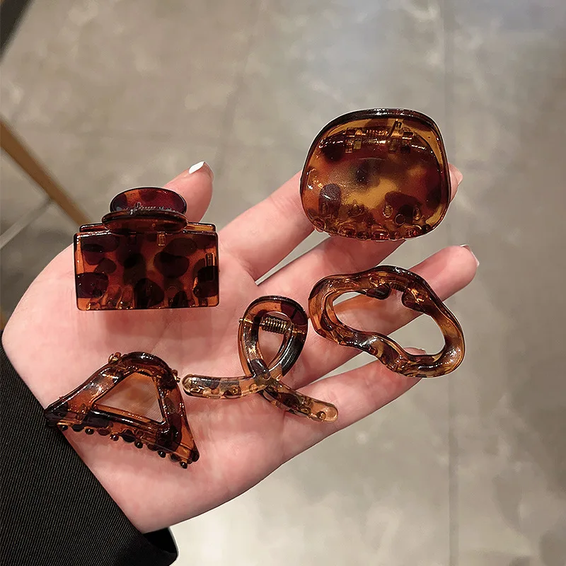

2pcs-Love Heart Medium Size Plastic Hairpin for Women High Ponytail Hairpin for Back of Head Plastic Leopard Hair Claw