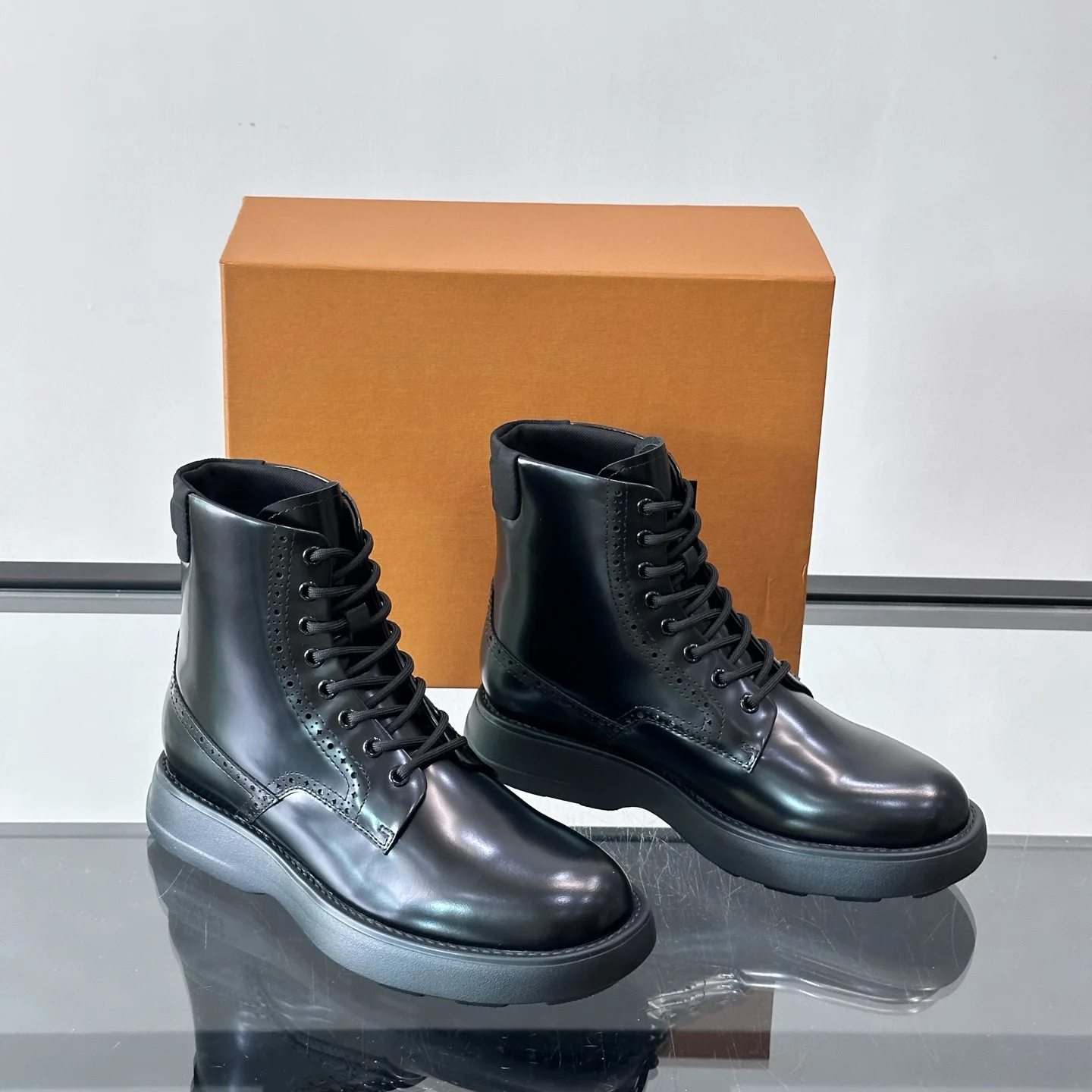 

Hot Sale New Men's boots Ankle boots Luxe-Design Cowhide material Round toe flat-bottomed Lace Up Brogue Detail size 38-45